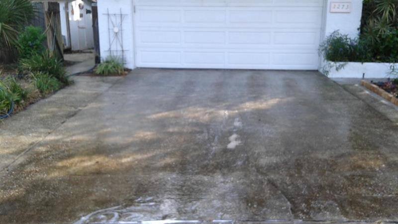 pressure-washing-clearwater-driveway-before